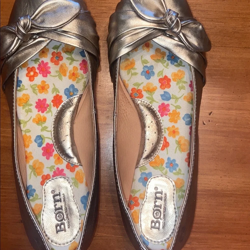 Born Molly Gold Bow Round Toe Leather Ballet Flats Metallic Slip On size 8.5
